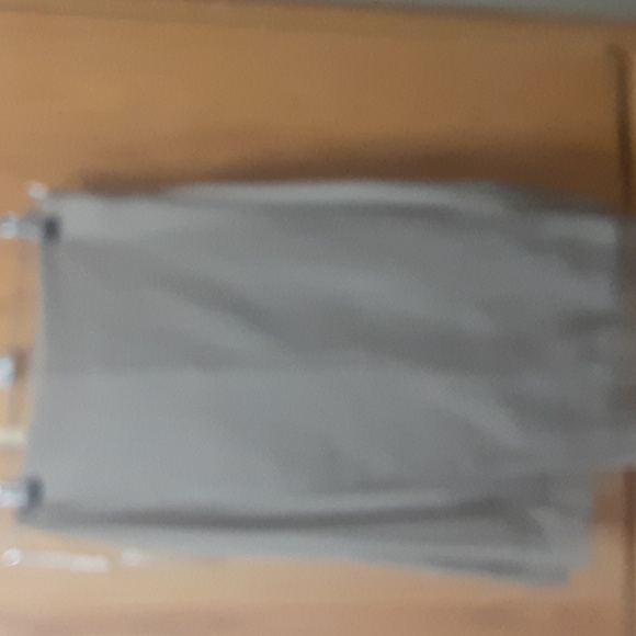 A pair of dress slacks 100 percent wool made by emanuel size 34 - Picture 4 of 5